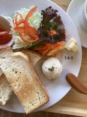 【楽天月末セール】腸を整えるBreakfast♪ドレッシングいらずの地元野菜・天然酵母パン＜朝食付＞